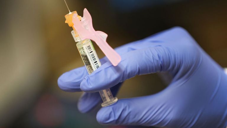 طبيب أمريكي.. يحقن طفلة لقاح "كوفيد-19" بدلاً من تطعيم الإنفلونزا