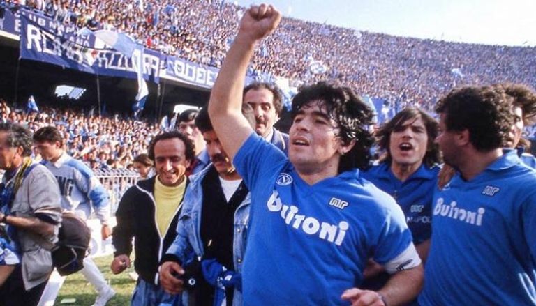 دييجو مارادونا بقميص نابولي