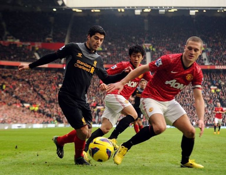 نيمانيا فيديتش نجم مانشستر يونايتد السابق ولويس سواريز نجم ليفربول السابق