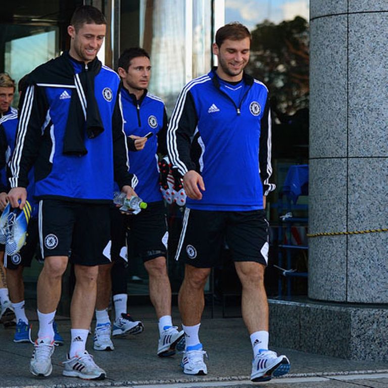 كاهيل وإيفانوفيتش