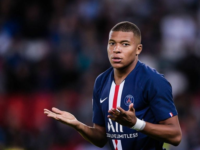 كيليان مبابي مهاجم باريس سان جيرمان