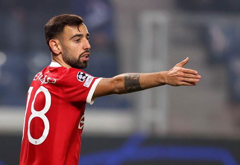 برونو فيرنانديز مع لاعبي مانشستر يونايتد