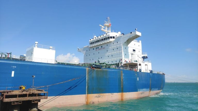 اليمن يتسلم الدفعة السادسة من منحة الوقود السعودية