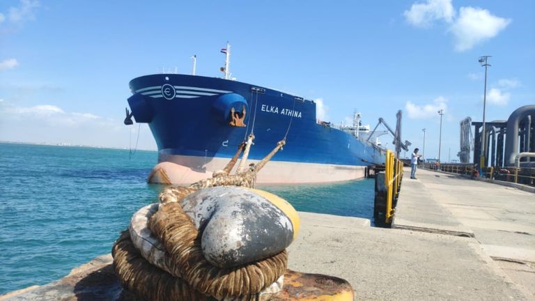 اليمن يتسلم الدفعة السادسة من منحة الوقود السعودية