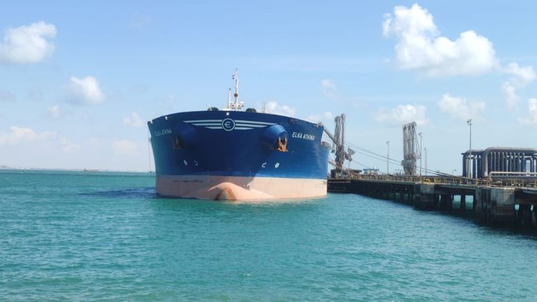 اليمن يتسلم الدفعة السادسة من منحة الوقود السعودية