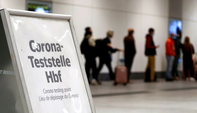 لافتة تشير إلى مركز اختبار لفيروس كورونا- أرشيفية