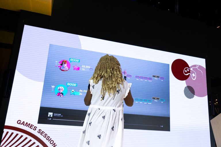 أمسيات الكاريوكي في إكسبو دبي