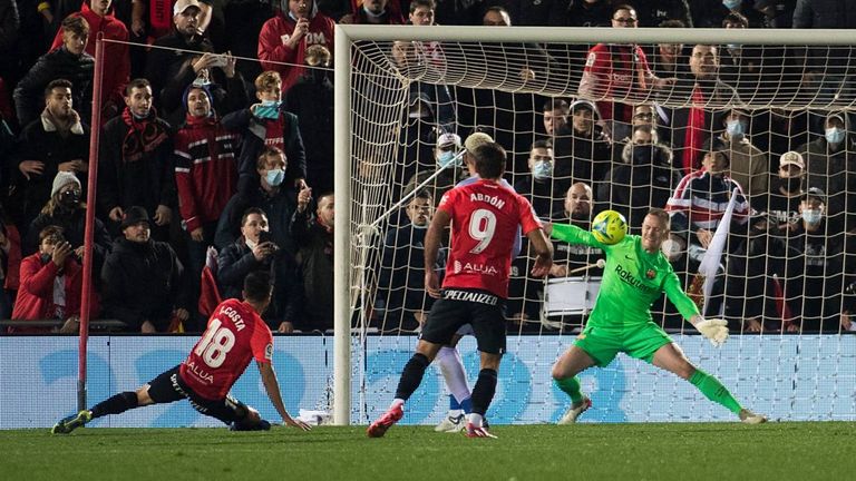 تشافي هيرنانديز مدرب برشلونة