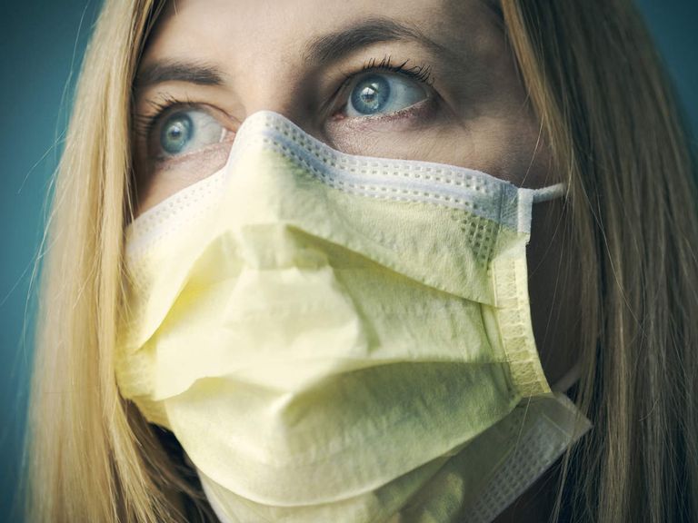 الإصابة بالعين الوردية يمكن أن تكون أحد أعراض كورونا