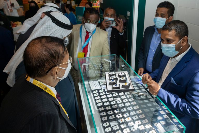 أندر وأثمن قطع الياقوت الأصفر الذهبي في العالم