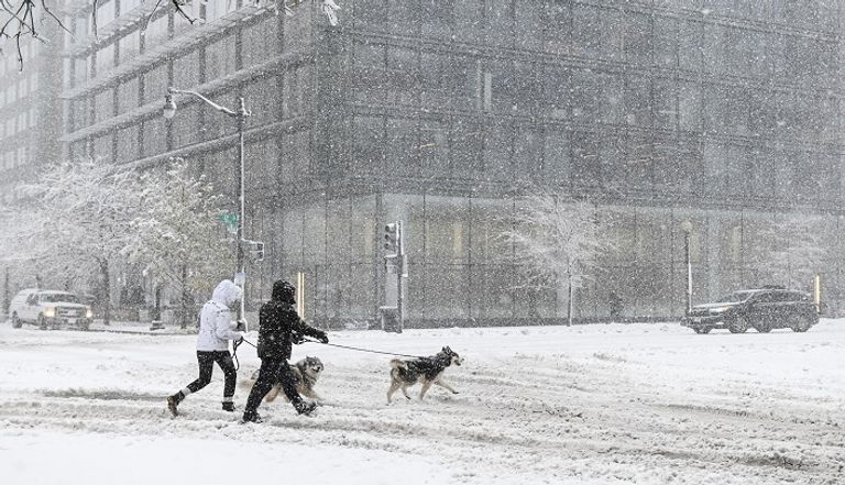 عاصفة ثلجية تضرب الساحل الشرقي لأمريكا