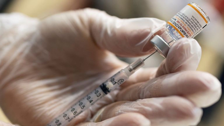 أوميكرون أعاد فرض الأقنعة من جديد 