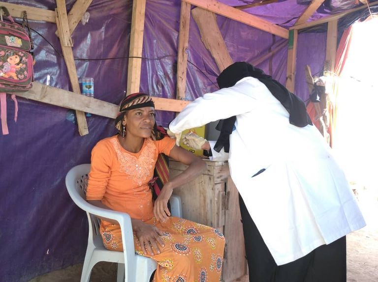 غالبية مخيمات النازحين في اليمن تفتقد الرعاية التوليدية