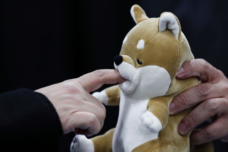 حيوان محشو يحاكي تأثير القضم خلال معرض CES