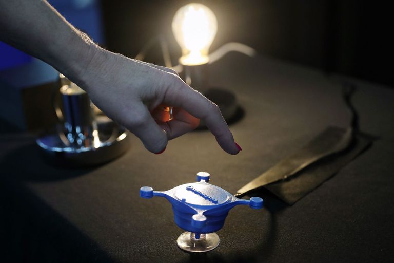 حيوان محشو يحاكي تأثير القضم خلال معرض CES