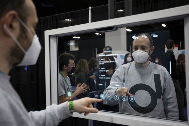 حيوان محشو يحاكي تأثير القضم خلال معرض CES