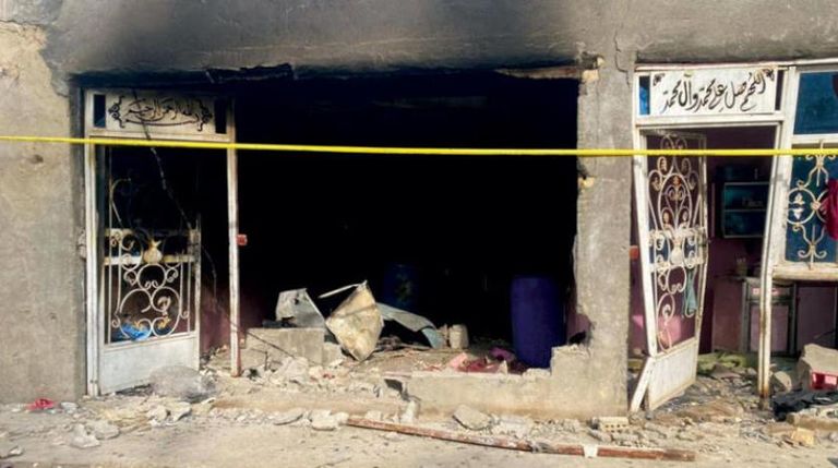 صورة تداولتها مواقع تظهر آثار الدمار في المنزل الذي وقعت فيه المجزرة وزير الداخلية عند موقعة مجزرة جبلة جنوب العراق