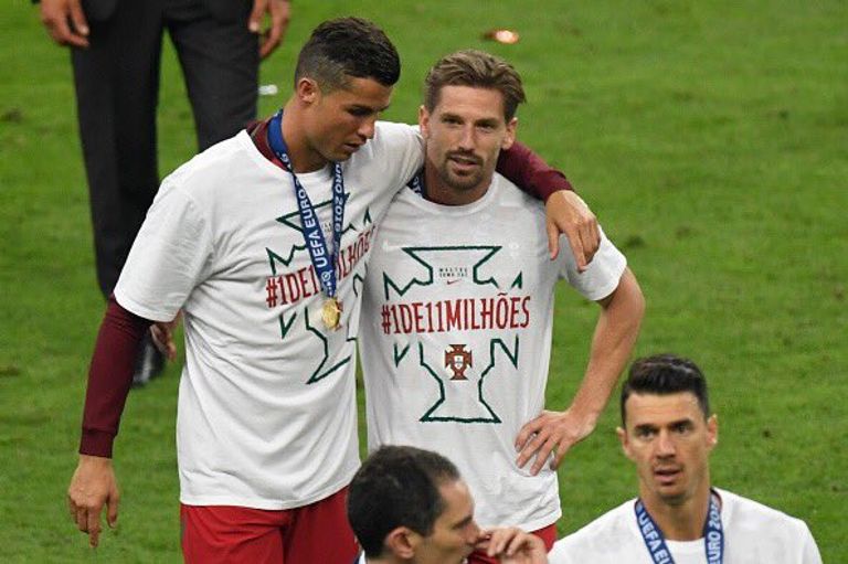 سيلفا مع كريستيانو رونالدو في يورو 2016 أدريان سيلفا صفقة الوحدة الإماراتي الجديدة
