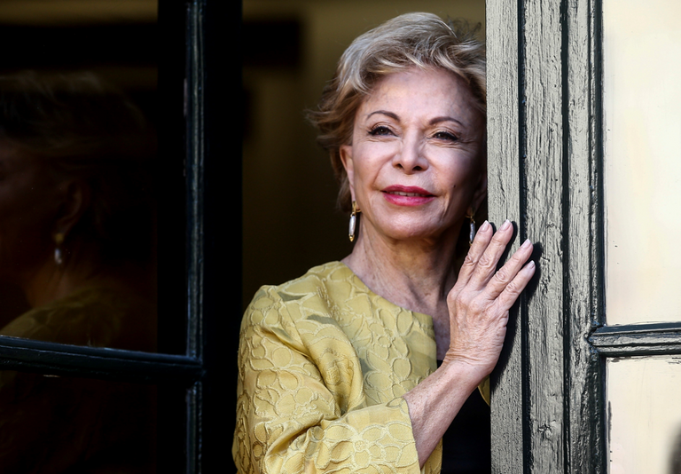 الفنان روبرت باتينسون والكاتبة إيزابيل أييندي واللاعب كيليان مبابي