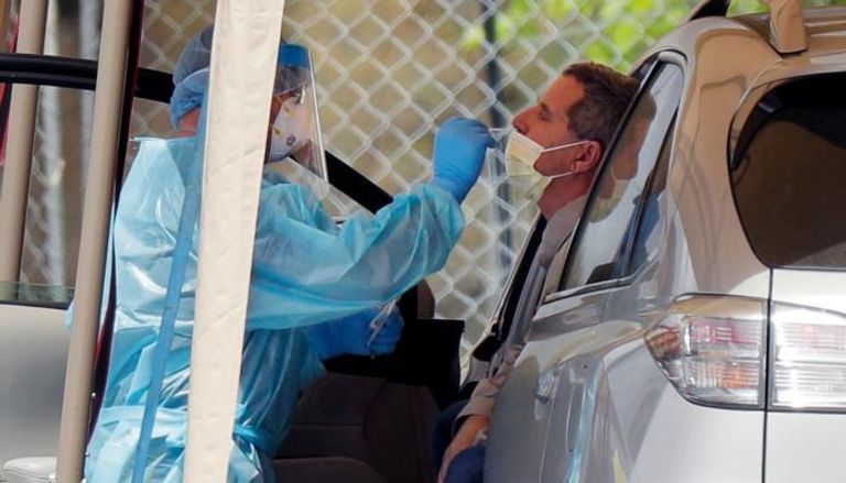 أوميكرون سريع الانتشار أعاد الأقنعة إلى الوجوه