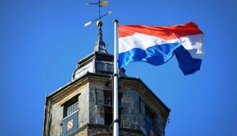 العلم الهولندي يرفرف في سماء أمستردام - أرشيفية