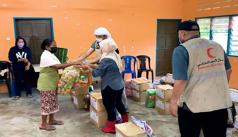 مساعدات إماراتية لإغاثة متضرري فيضانات ماليزيا