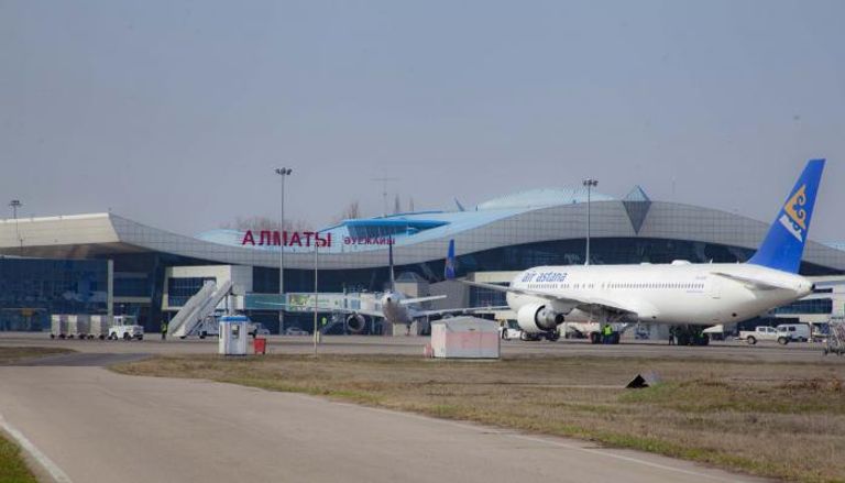 مطار ألماتي 