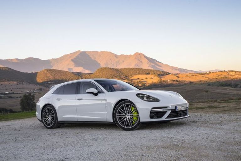 طراز Porsche Panamera Sport Turismo طراز VW Golf R SportWagen