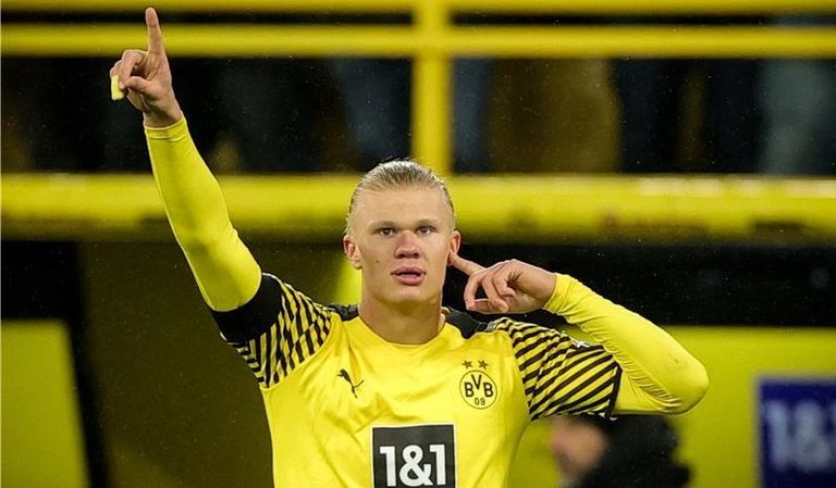 إيرلينج هالاند مهاجم بروسيا دورتموند إيرلينج هالاند وكريم بنزيما