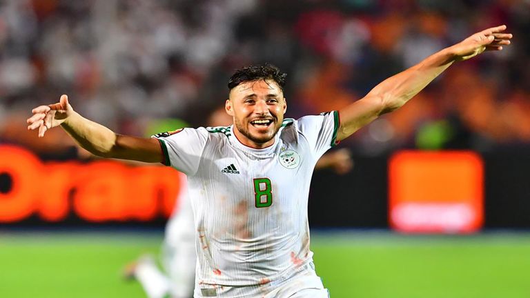 يوسف بلايلي مهاجم منتخب الجزائر