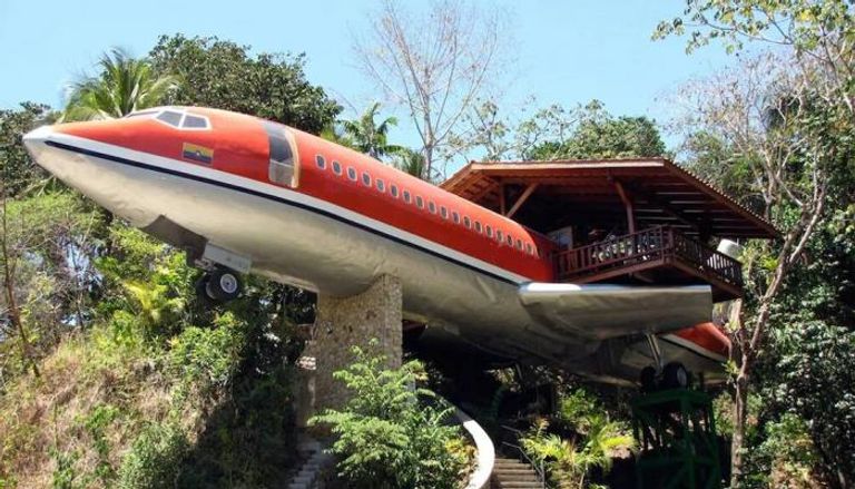 الطائرة التي تحولت لمنزل شجرة بأدغال كوستا ريكا