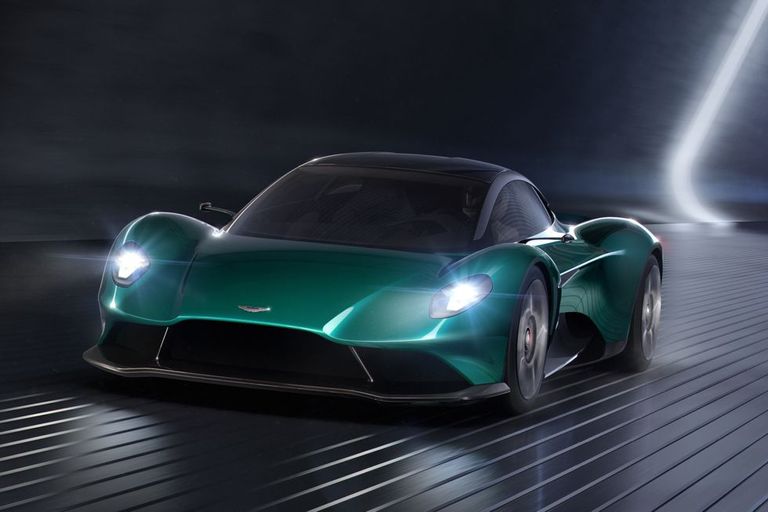 أستون مارتن Vanquish  ألفا روميو Alfa Romeo Tonale