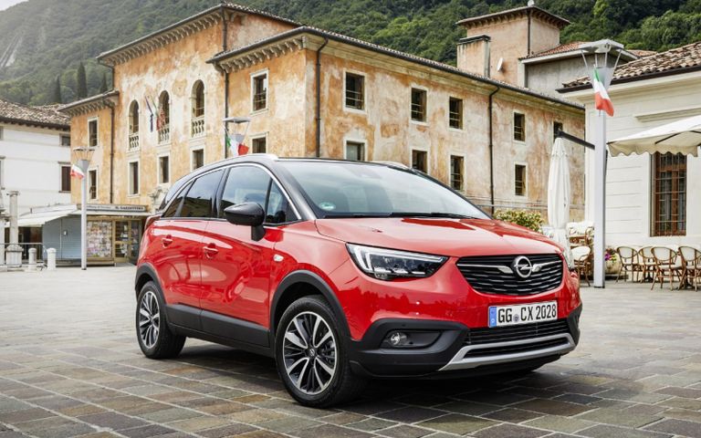 أوبل كروس لاند الشكل القديم أوبل أسترا