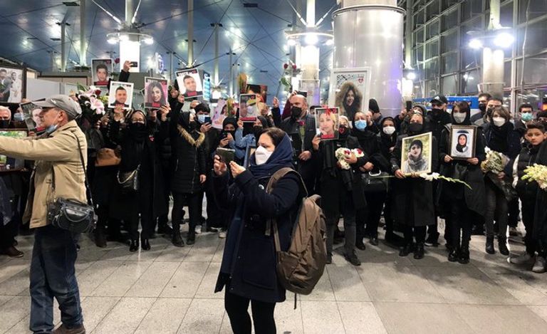 ذوو ضحايا الطائرة الأوكرانية من الإيرانيين بانتظار عدالة غائبة