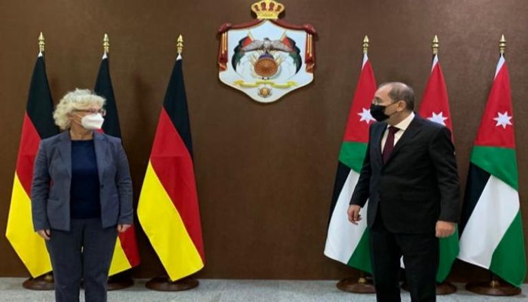 وزيرا الخارجية الأردني أيمن الصفدي والدفاع الألمانية كريستين لامبرخت