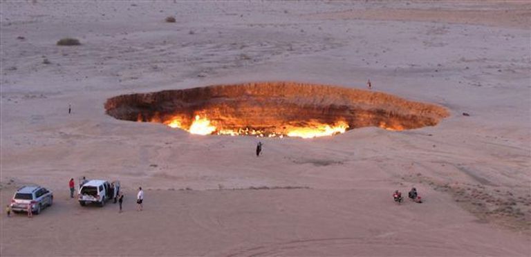 فوهة أبواب الجحيم بتركمانستان فوهة أبواب الجحيم بتركمانستان