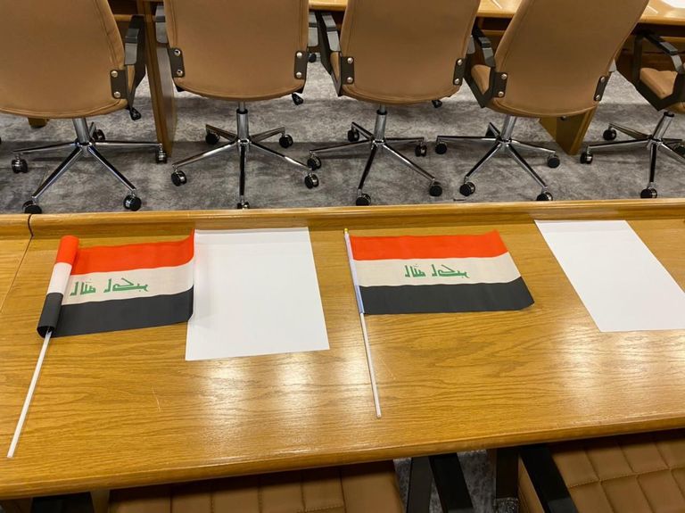 نواب التيار الصدري يرتدون الأكفان بالبرلمان العراقي