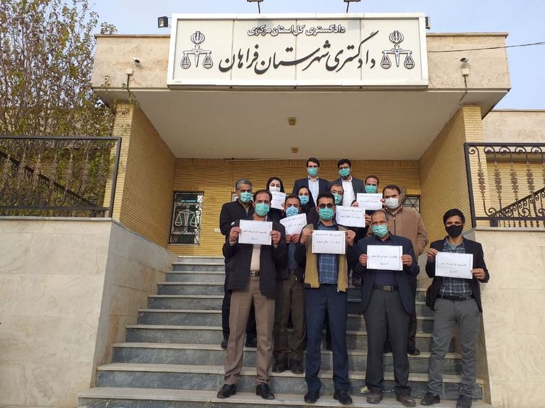 جانب من احتجاجات العاملين بالقضاء في إيران