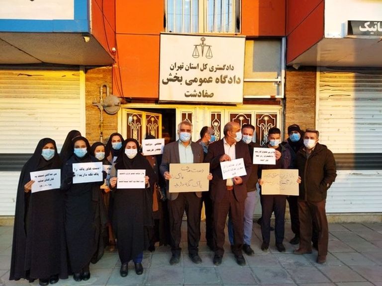جانب من احتجاجات العاملين بالقضاء في إيران