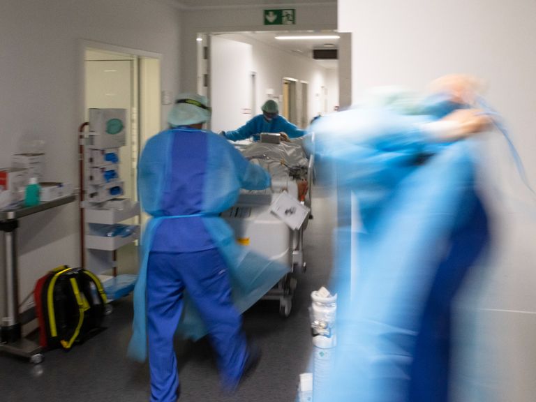 جرعة اللقاح الثالثة تقلل احتمالات دخول العناية المركزة عند الإصابة