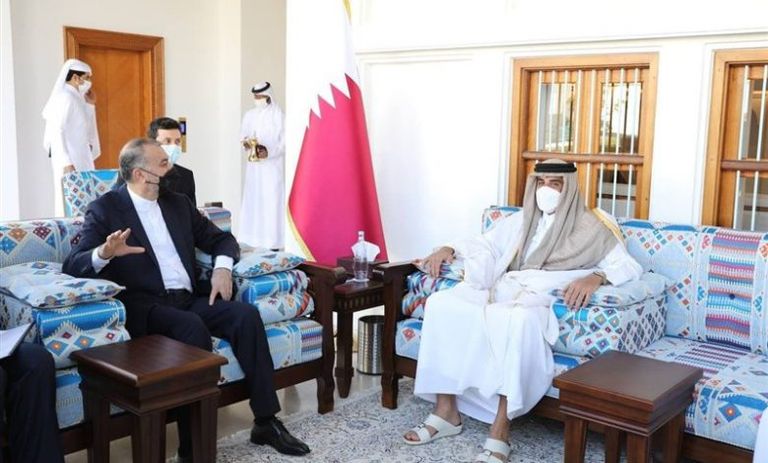 أمير قطر لدى استقباله الوزير الإيراني