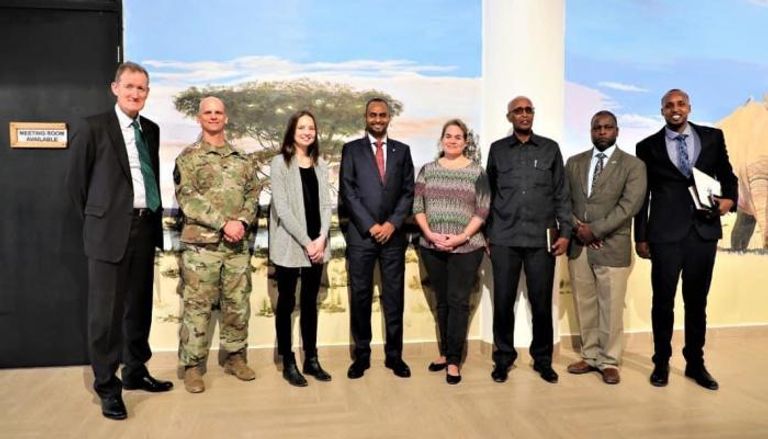 جانب من اجتماعات وزير الدفاع الصومالي