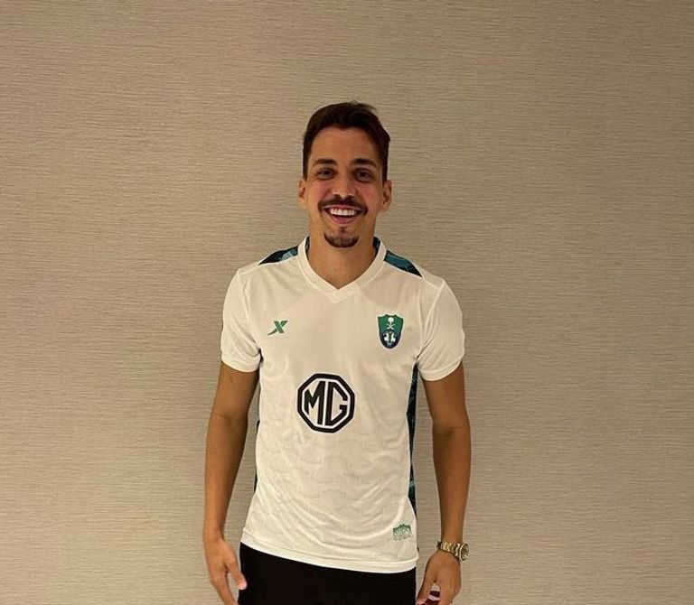 كارلوس إدواردو ينتقل إلى النادي الأهلي السعودي