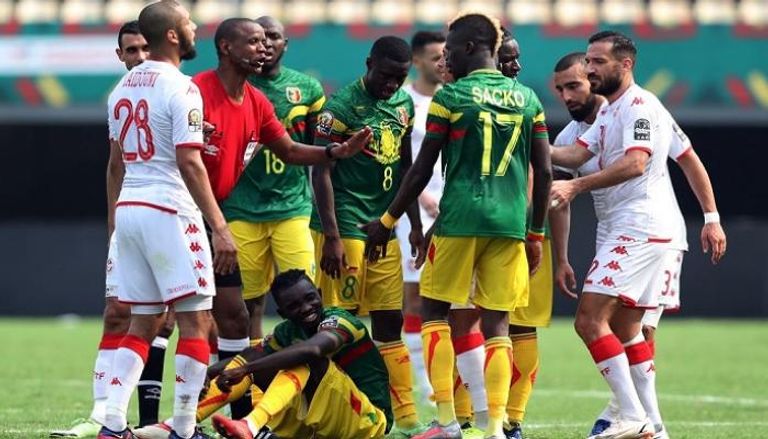 الحكم سيكازوي في مباراة تونس ضد مالي