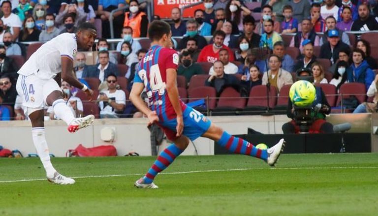 ديفيد ألابا نجم ريال مدريد ضد برشلونة