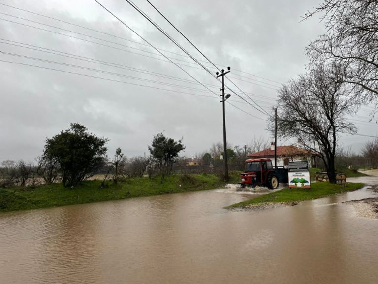 تداعيات الأمطار بإحدى مناطق الولاية التركية