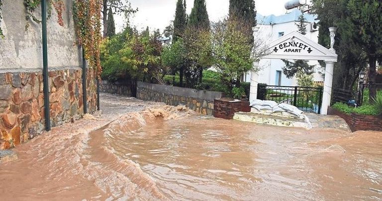 تداعيات الأمطار بإحدى مناطق الولاية التركية