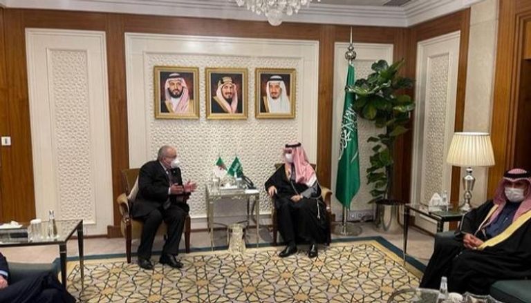 مباحثات بين وزيري خارجية الجزائر والسعودية