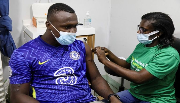 سلطات كوت ديفوار تلزم المشجعين بارتداء الكمامات