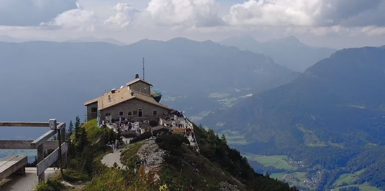 معقل Eagle’s Nest & Obersalzberg متحف بيرل هاربر